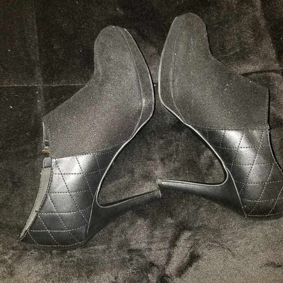 Black booties - Picture 2 of 3